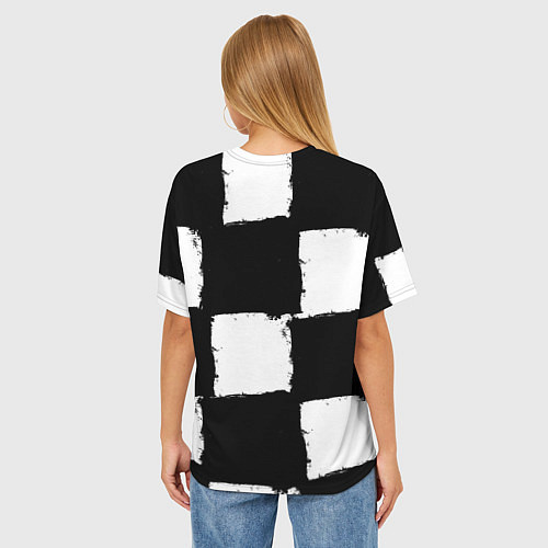 Женская футболка оверсайз Черные квадраты в виде шахматной доски / 3D-принт – фото 4