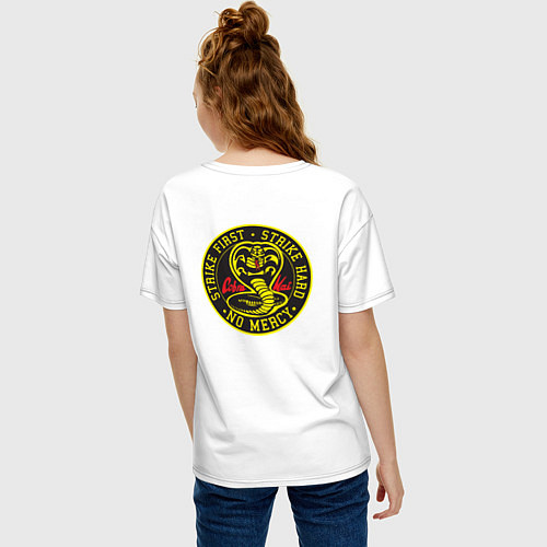 Женская футболка оверсайз Кобра Кай Cobra Kai Лого спина / Белый – фото 4