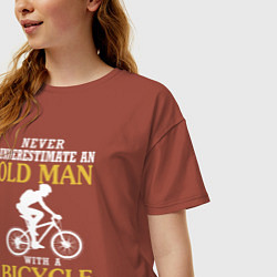 Футболка оверсайз женская Никогда не недооценивайте старика с велосипедом, цвет: кирпичный — фото 2
