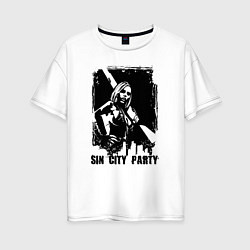 Женская футболка оверсайз Девушка с ружьём на фоне города