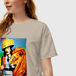 Футболка оверсайз женская Salvador Dali and lion, цвет: миндальный — фото 2