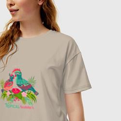 Футболка оверсайз женская Влюбленные попугаи среди тропических листьев, цвет: миндальный — фото 2