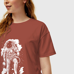 Футболка оверсайз женская Космонавт среди звезд, цвет: кирпичный — фото 2