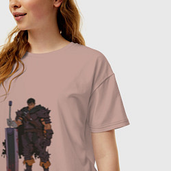 Футболка оверсайз женская Гатс с мечом Убийца Драконов, цвет: пыльно-розовый — фото 2