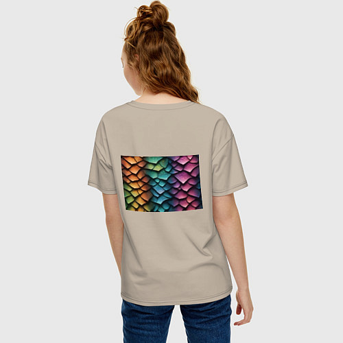 Женская футболка оверсайз Цветная чешуя дракона / Миндальный – фото 4