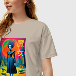 Футболка оверсайз женская Портрет ведьмы со зверушками - готика, цвет: миндальный — фото 2