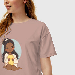 Футболка оверсайз женская Цыплёнок в руках девушки, цвет: пыльно-розовый — фото 2