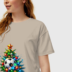 Футболка оверсайз женская Новогодняя футбольная елка, цвет: миндальный — фото 2