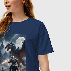 Футболка оверсайз женская Сражение рыцаря с драконом в стиле Demons Souls, цвет: тёмно-синий — фото 2
