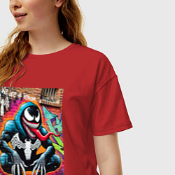 Футболка оверсайз женская Веном сидит на кортах - граффити, цвет: красный — фото 2