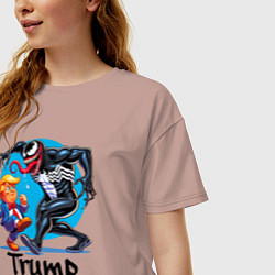 Футболка оверсайз женская Venom vs Donald Trump - ai art fantasy, цвет: пыльно-розовый — фото 2
