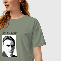 Футболка оверсайз женская Михаил Булгаков портрет в черно-белом, цвет: авокадо — фото 2