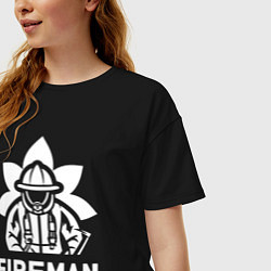 Футболка оверсайз женская Пожарный в защитном шлеме, цвет: черный — фото 2
