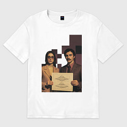 Женская футболка оверсайз Мужчина и девушка держат схему НЛО ретрофутуризм п