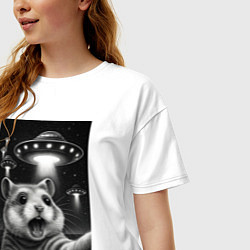 Футболка оверсайз женская Мем с испуганным хомячком, цвет: белый — фото 2