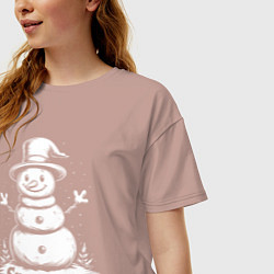 Футболка оверсайз женская Весёлый снеговик в цилиндре, цвет: пыльно-розовый — фото 2