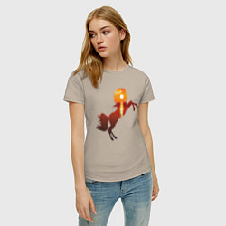 Футболка хлопковая женская Конь-закат, цвет: миндальный — фото 2