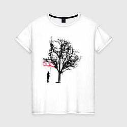 Женская футболка Человек раскрашивает дерево