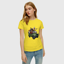 Футболка хлопковая женская Персонажи жожо едут на уазике джо джо, цвет: желтый — фото 2