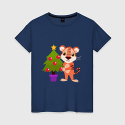 Женская футболка Тигр наряжает новогоднюю елку