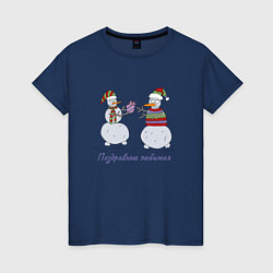 Женская футболка Снеговик дарит любимой девушки подарок