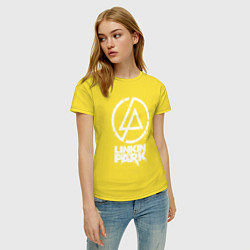 Футболка хлопковая женская Linkin Park - white, цвет: желтый — фото 2