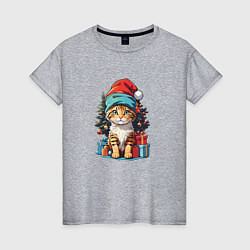 Женская футболка Кот в новогодней шапке на фоне елки
