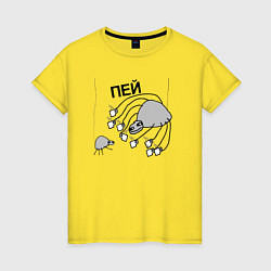 Футболка хлопковая женская Пей - паук с кружкой из мема, цвет: желтый