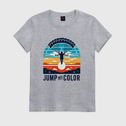 Футболка хлопковая женская Парашютист на фоне закатного неба ретро винтаж, цвет: меланж