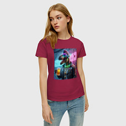 Футболка хлопковая женская Dinosaur dude with a beer mug wearing headphones a, цвет: маджента — фото 2