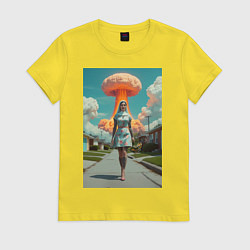 Женская футболка Девушка в костюме монашки уходит от взрыва