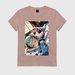 Футболка хлопковая женская Девушка окруженная клубникой, цвет: пыльно-розовый