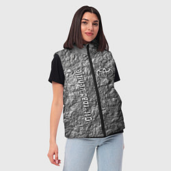 Женский жилет Логотип Тойоты на фоне скалы - внедорожник, цвет: 3D-красный — фото 2