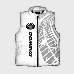 Женский жилет Daewoo speed на светлом фоне со следами шин: по-ве