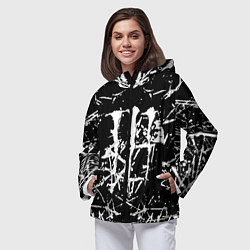 Ветровка с капюшоном женская Monster energy белые штрихи краско, цвет: 3D-черный — фото 2