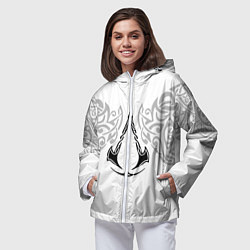 Ветровка с капюшоном женская Ассасин Крид - узор ворон, цвет: 3D-белый — фото 2