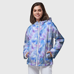 Ветровка с капюшоном женская Узор из голубых и сиреневых перьев, цвет: 3D-белый — фото 2